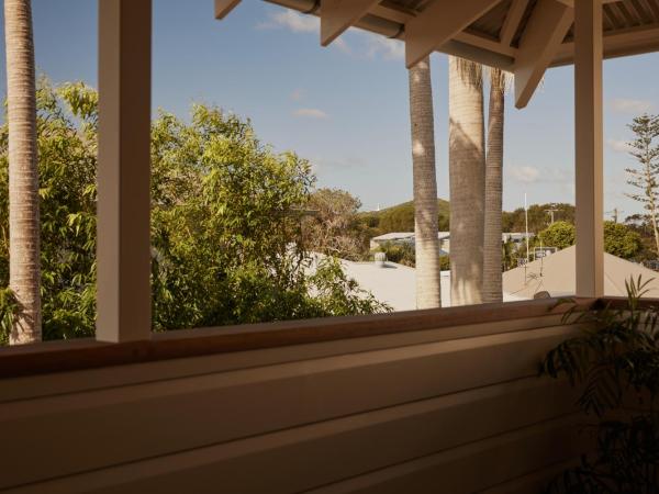 28 Degrees Byron Bay - Adults Only : photo 1 de la chambre suite lit king-size avec balcon