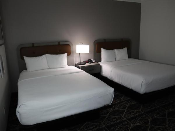 La Quinta by Wyndham Houston Bush IAH South : photo 4 de la chambre chambre double avec 2 lits doubles