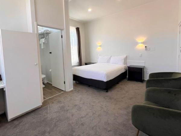 Alpers Lodge & Conference Centre : photo 4 de la chambre chambre lit queen-size 