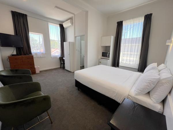 Alpers Lodge & Conference Centre : photo 6 de la chambre chambre lit queen-size 