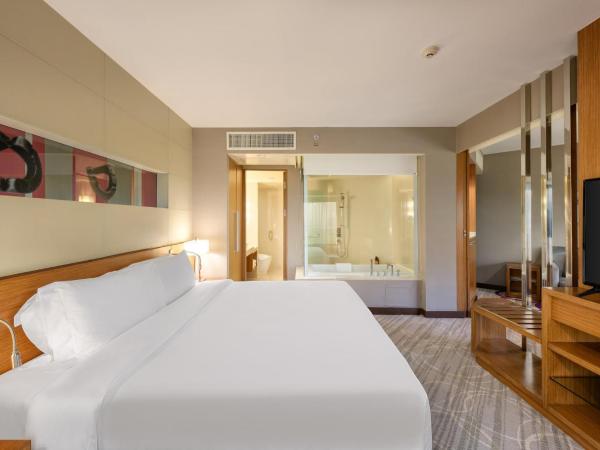 Centara Grand at Central Plaza Ladprao Bangkok : photo 3 de la chambre suite club premium deluxe lit king-size