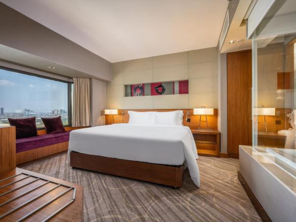 Centara Grand at Central Plaza Ladprao Bangkok : photo 1 de la chambre suite club premium deluxe lit king-size