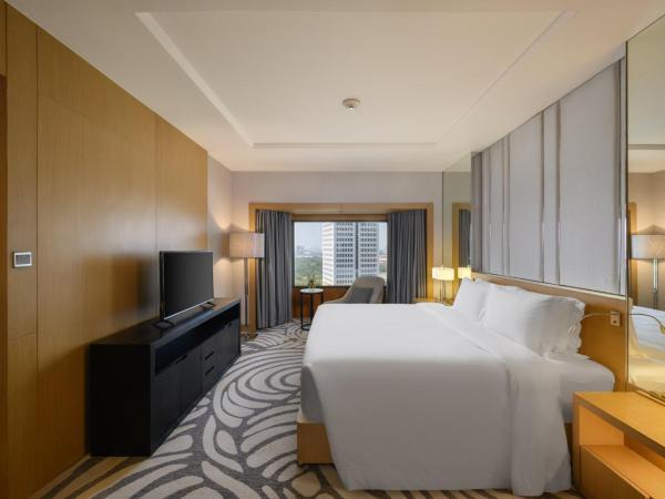 Centara Grand at Central Plaza Ladprao Bangkok : photo 1 de la chambre suite club exécutive lit king-size