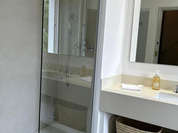 Maison d'hôtes La Bastide de Patou : photo 9 de la chambre chambre familiale supérieure