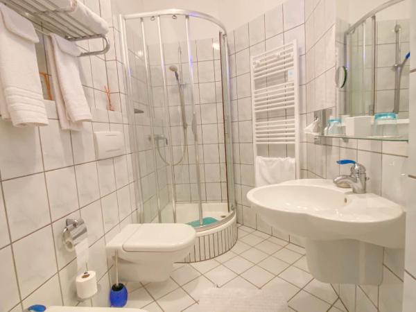 Villa St Maxime : photo 3 de la chambre chambre double avec balcon