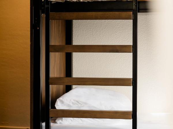 Haka House Queenstown Lakefront : photo 2 de la chambre bed in 8-bed dormitory room - lake view