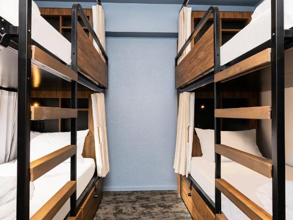 Haka House Queenstown Lakefront : photo 2 de la chambre lit dans un dortoir de 4 lits