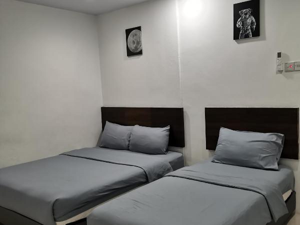 184 GURNEY DRIVE PENANG : photo 5 de la chambre chambre familiale avec salle de bains