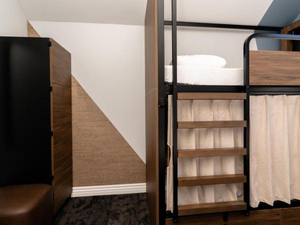 Haka House Queenstown Lakefront : photo 2 de la chambre bed in 3 bed dorm