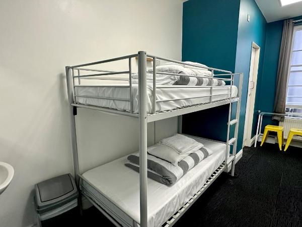 Smart Russell Square Hostel : photo 4 de la chambre chambre lits jumeaux avec salle de bains privative