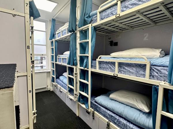 Smart Russell Square Hostel : photo 3 de la chambre lit simple dans dortoir pour femmes de 9 lits avec salle de bains privative