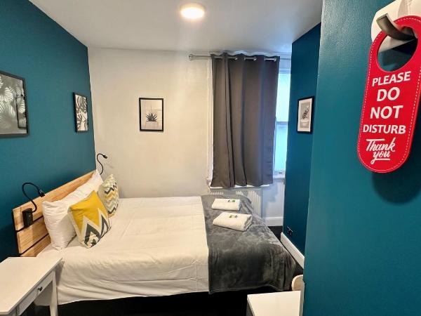 Smart Russell Square Hostel : photo 2 de la chambre chambre double avec salle de bains privative