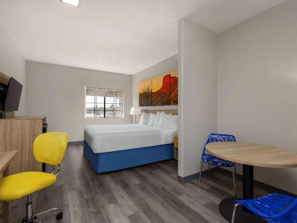 Days Inn & Suites by Wyndham Tucson/Marana : photo 1 de la chambre chambre lit king-size - non-fumeurs