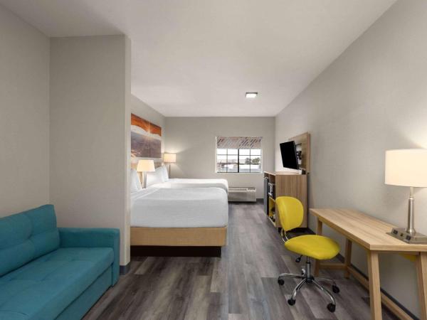 Days Inn & Suites by Wyndham Tucson/Marana : photo 1 de la chambre suite lit queen-size – non-fumeurs
