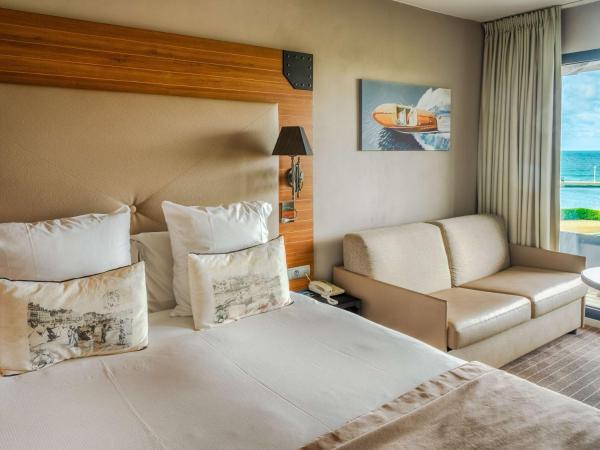 Côte Ouest Hôtel Thalasso & Spa Les Sables d'Olonne - MGallery : photo 5 de la chambre chambre classique lit queen-size avec canapé-lit - vue sur mer
