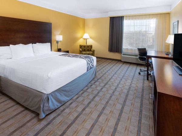 La Quinta by Wyndham Houston NW Beltway8/WestRD : photo 1 de la chambre chambre lit king-size avec baignoire - accessible aux personnes à mobilité réduite/malentendantes - non-fumeurs