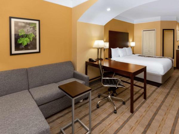 La Quinta by Wyndham Houston NW Beltway8/WestRD : photo 1 de la chambre chambre lit king-size exécutive