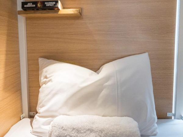 Smart Camden Inn Hostel : photo 4 de la chambre lit dans dortoir mixte de 6 lits avec salle de bains privative