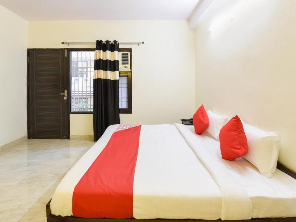 OYO Club Residency Near Tdi Mall : photo 4 de la chambre petite chambre double