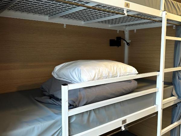 Smart Camden Inn Hostel : photo 1 de la chambre lit dans dortoir mixte de 6 lits avec salle de bains privative