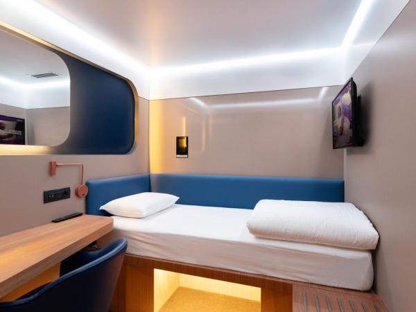 YOTELAIR Istanbul Airport, Duty free - International Transit area : photo 1 de la chambre cabine de ressourcement