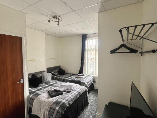 Tudor Rose Hotel : photo 1 de la chambre chambre triple avec salle de bains privative