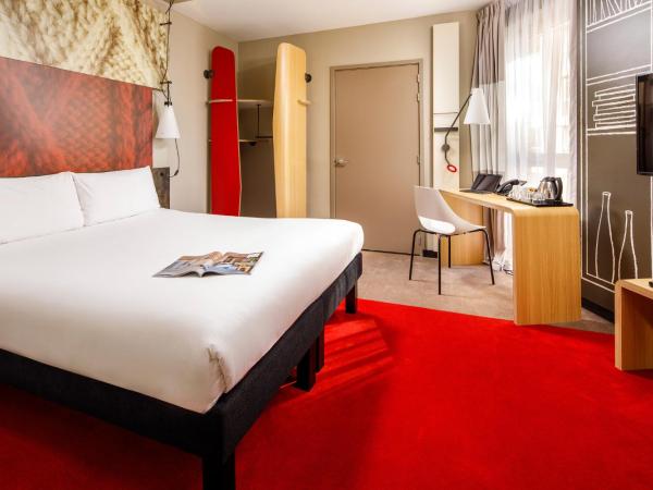 ibis London Stratford : photo 1 de la chambre accessible room with one double bed