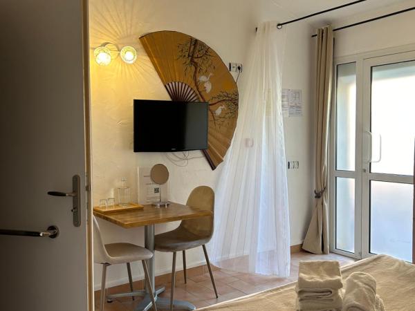 Logis Hotel De La Clape : photo 4 de la chambre chambre double - accessible aux personnes à mobilité réduite 