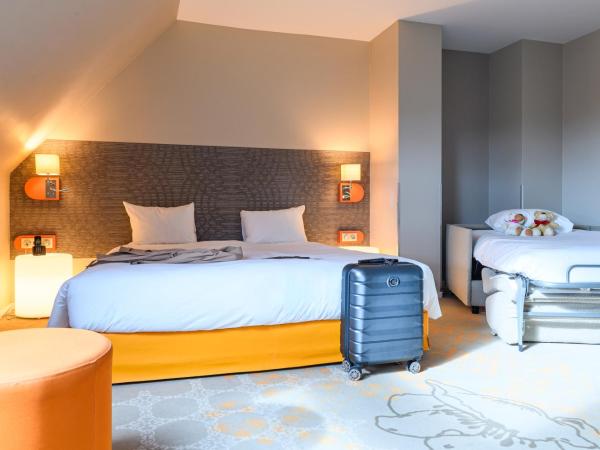 ibis Styles Tours Centre : photo 9 de la chambre superior room with one double bed, one single bed and sofa bed