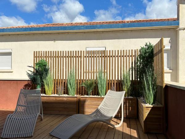 Logis Hotel De La Clape : photo 1 de la chambre suite junior avec terrasse