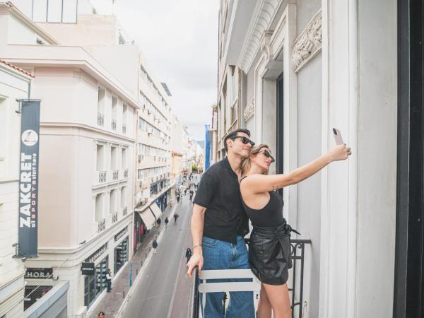Downtown Suites by Athens Tower Hotel : photo 2 de la chambre junior suite with balcony & city view