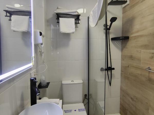 Hostal Lucy : photo 4 de la chambre chambre double ou lits jumeaux