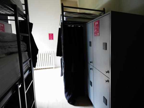 Revolver : photo 1 de la chambre lit simple dans dortoir mixte