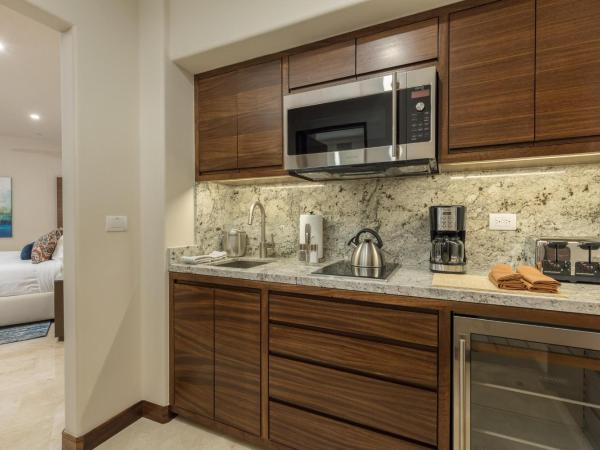 Beachfront 2 Bdrm Condo in Exclusive Diamante Golf : photo 1 de la chambre appartement - vue sur mer