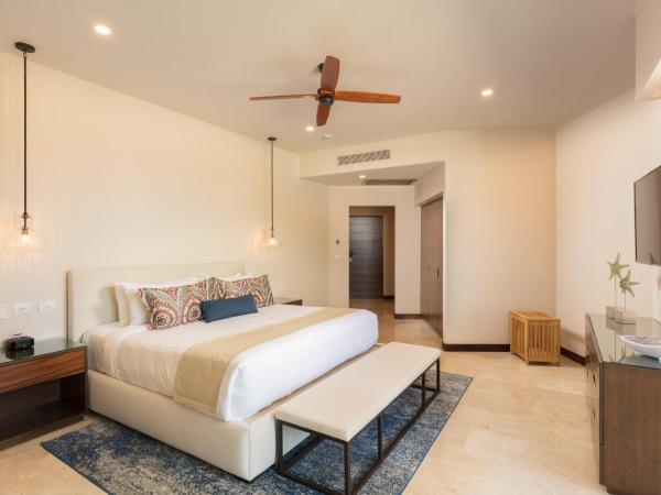 Beachfront 2 Bdrm Condo in Exclusive Diamante Golf : photo 2 de la chambre appartement - vue sur mer
