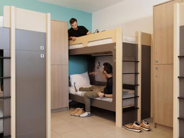Local Hostel & Suites : photo 1 de la chambre bed in 10 men dorm