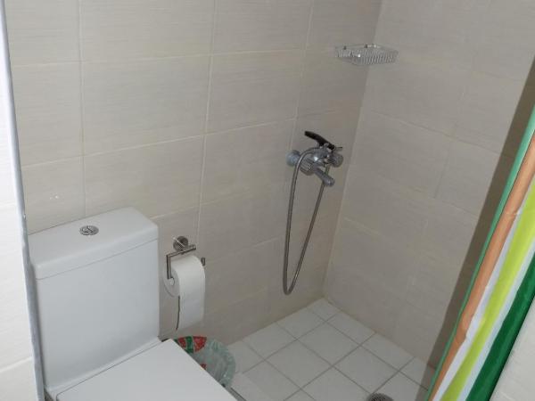 Stathis : photo 7 de la chambre chambre avec salle de bains privative