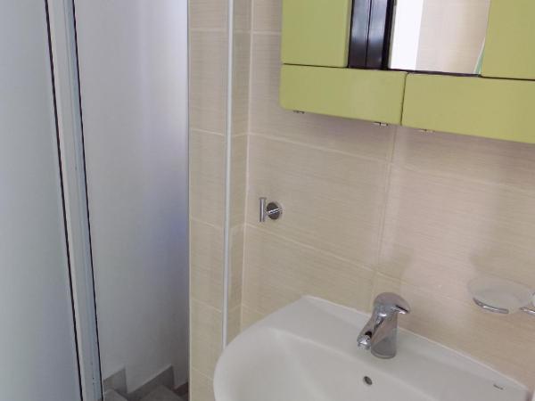 Stathis : photo 4 de la chambre chambre avec salle de bains privative