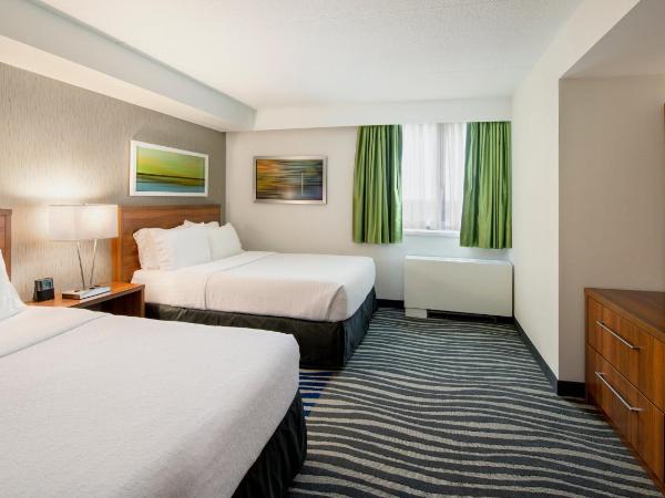 Holiday Inn Winnipeg - Airport West, an IHG Hotel : photo 2 de la chambre chambre avec 2 grands lits queen-size 