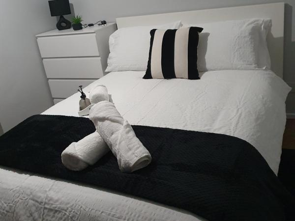 YOLO HOUSE : photo 2 de la chambre chambre double avec toilettes communes