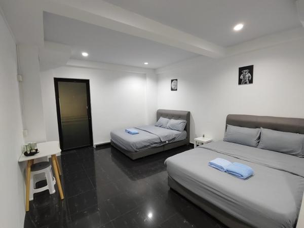 184 GURNEY DRIVE PENANG : photo 4 de la chambre chambre familiale avec balcon