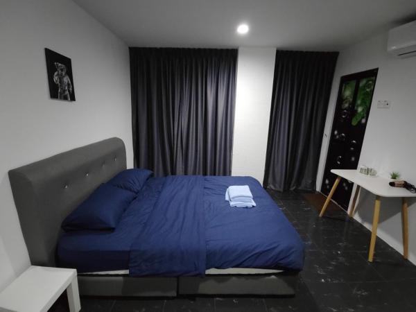 184 GURNEY DRIVE PENANG : photo 8 de la chambre chambre double avec salle de bains privative