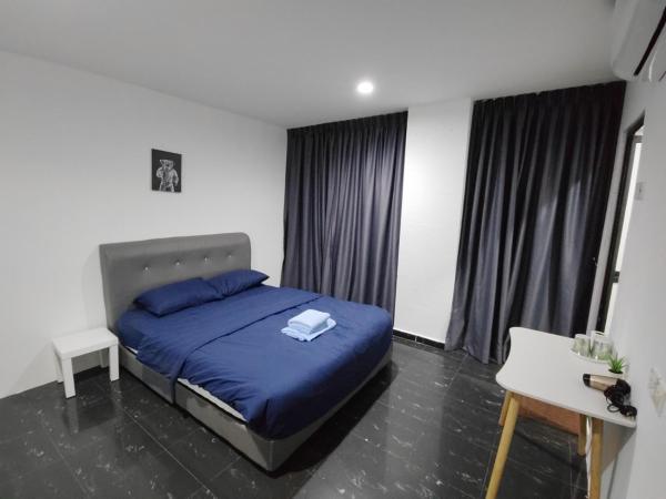 184 GURNEY DRIVE PENANG : photo 9 de la chambre chambre double avec salle de bains privative