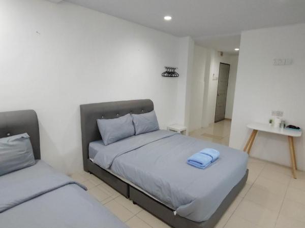 184 GURNEY DRIVE PENANG : photo 2 de la chambre chambre familiale avec salle de bains