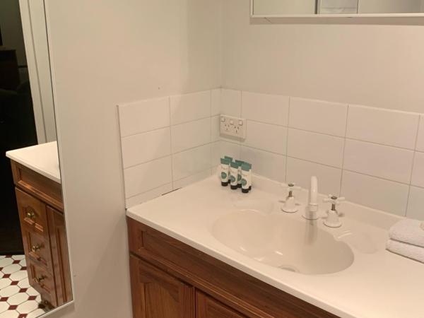 The Macquarie Hobart : photo 4 de la chambre hébergement lit queen-size Économique