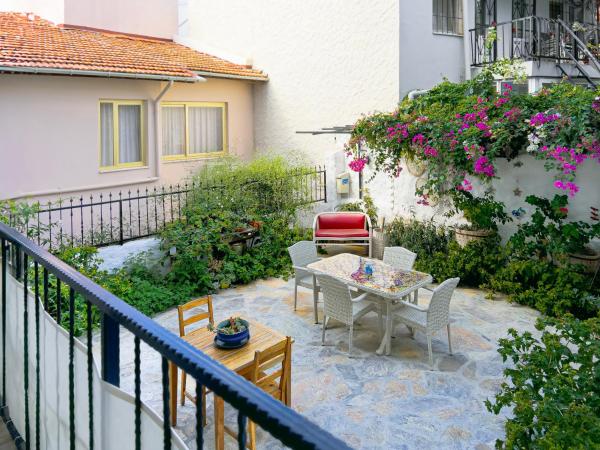 Azize Palas Apart Otel : photo 6 de la chambre chambre triple - vue sur jardin