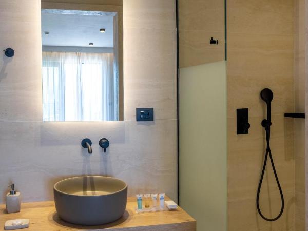 Atlantis Beach Hotel : photo 1 de la chambre chambre supérieure - vue sur piscine