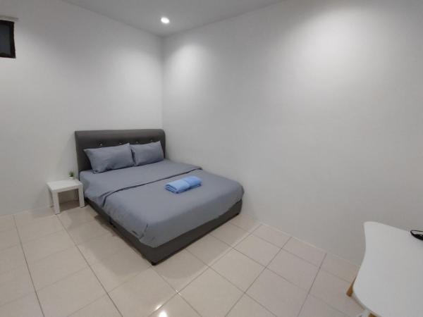 184 GURNEY DRIVE PENANG : photo 1 de la chambre chambre double avec salle de bains privative