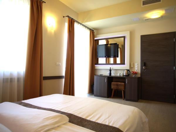 Hotel La Riva : photo 3 de la chambre chambre double supérieure - vue sur lac