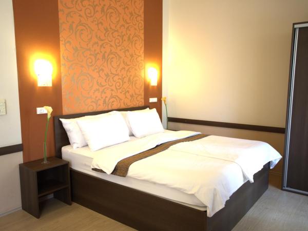 Hotel La Riva : photo 1 de la chambre chambre triple avec balcon